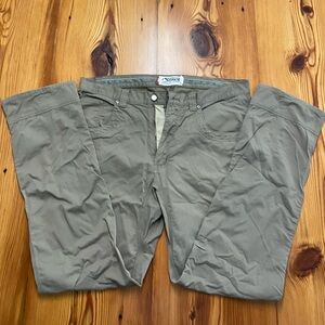 🏔️ Mountain Khakis Men’s Commuter Pant - Slim Fit - Dark Khaki